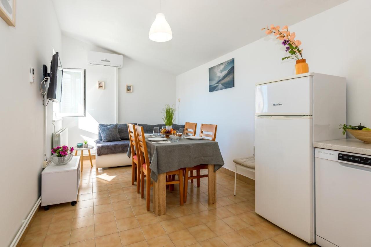 Apartment And Rooms Dalmatiko Vodice Exterior foto