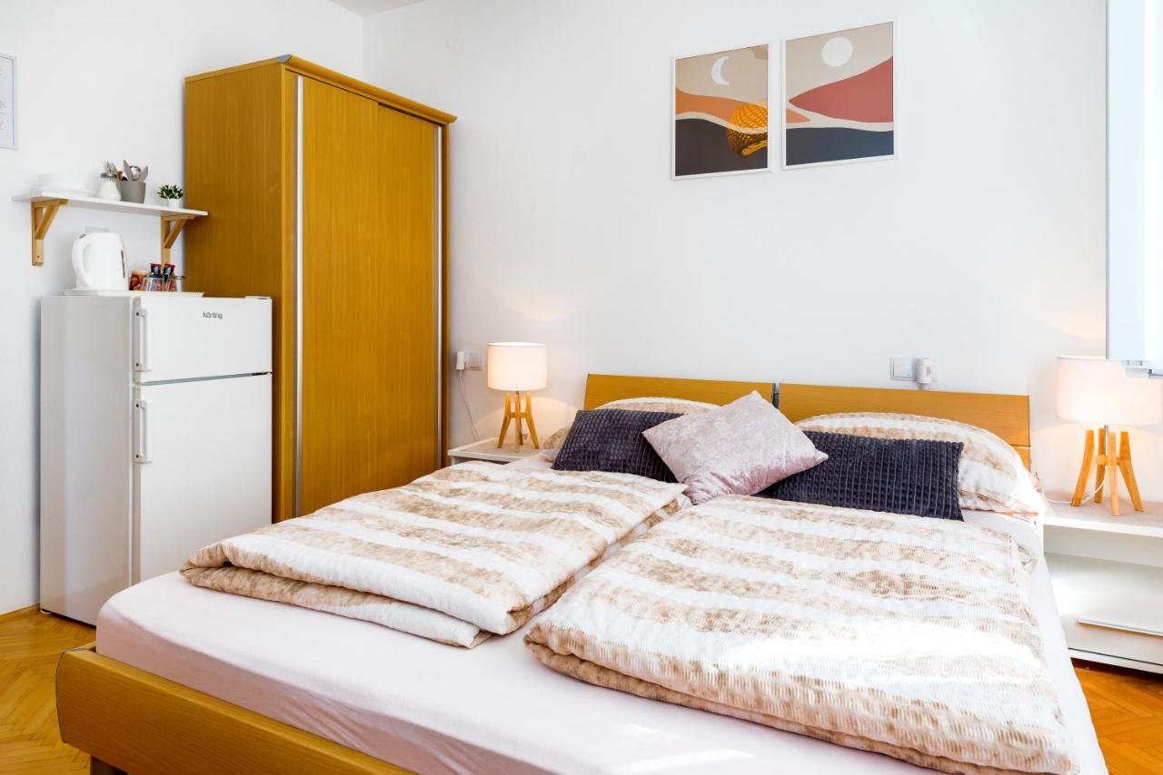 Apartment And Rooms Dalmatiko Vodice Exterior foto