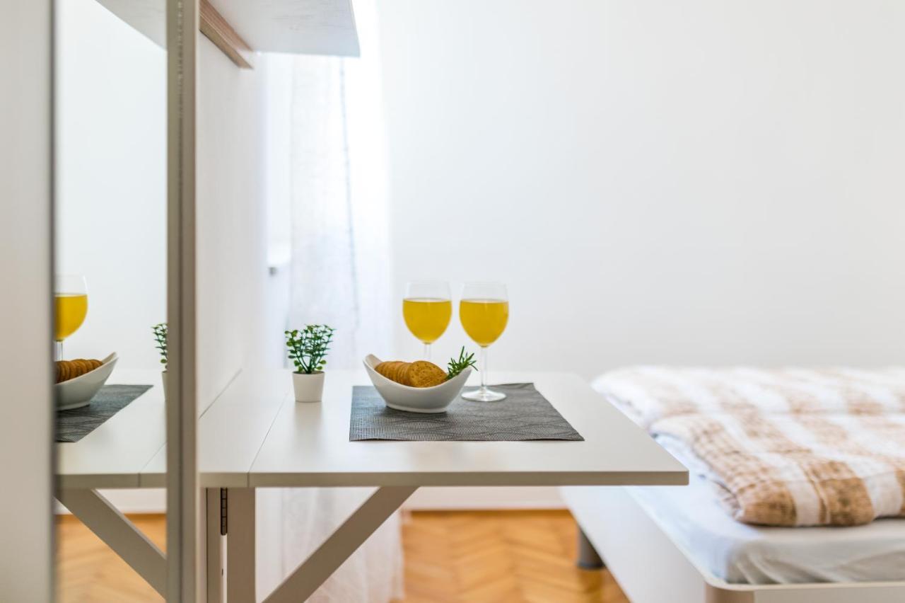 Apartment And Rooms Dalmatiko Vodice Exterior foto