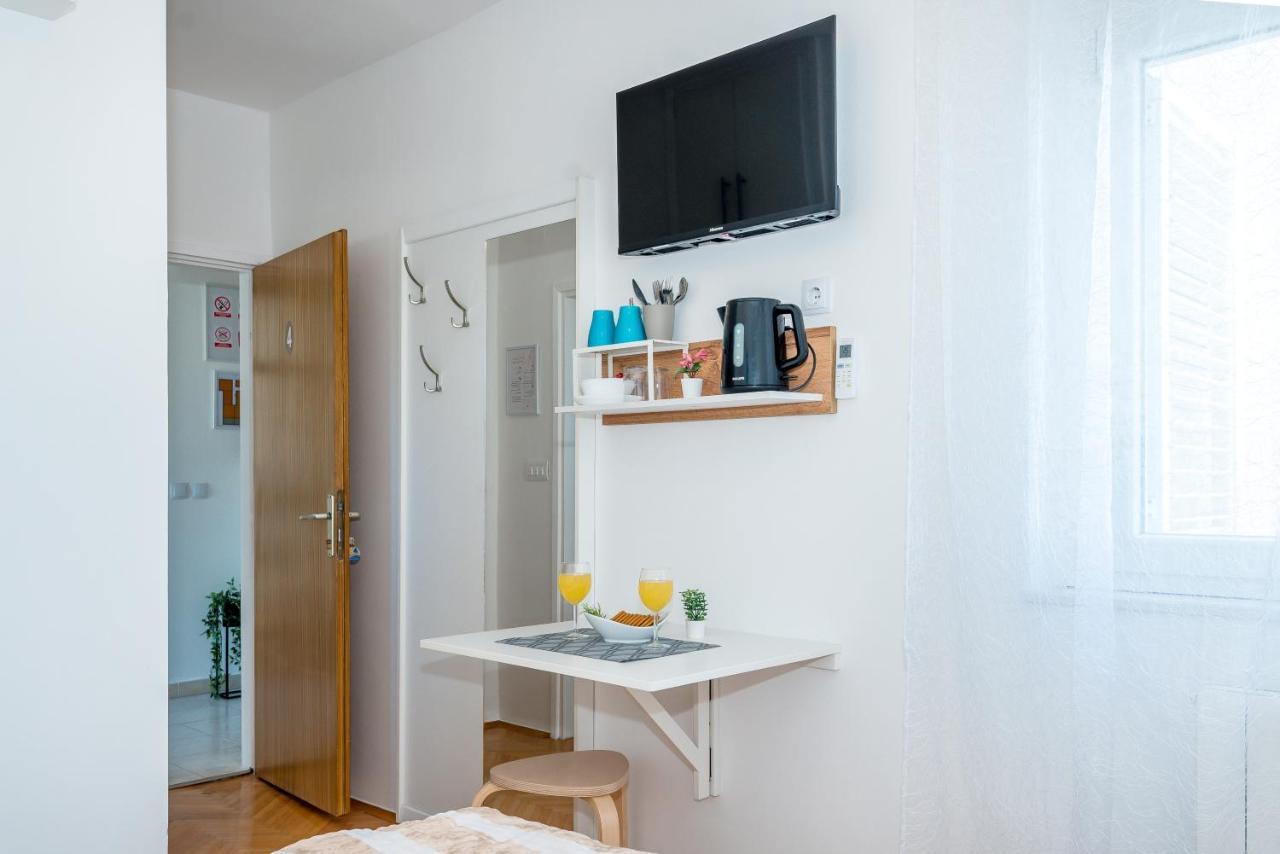 Apartment And Rooms Dalmatiko Vodice Exterior foto