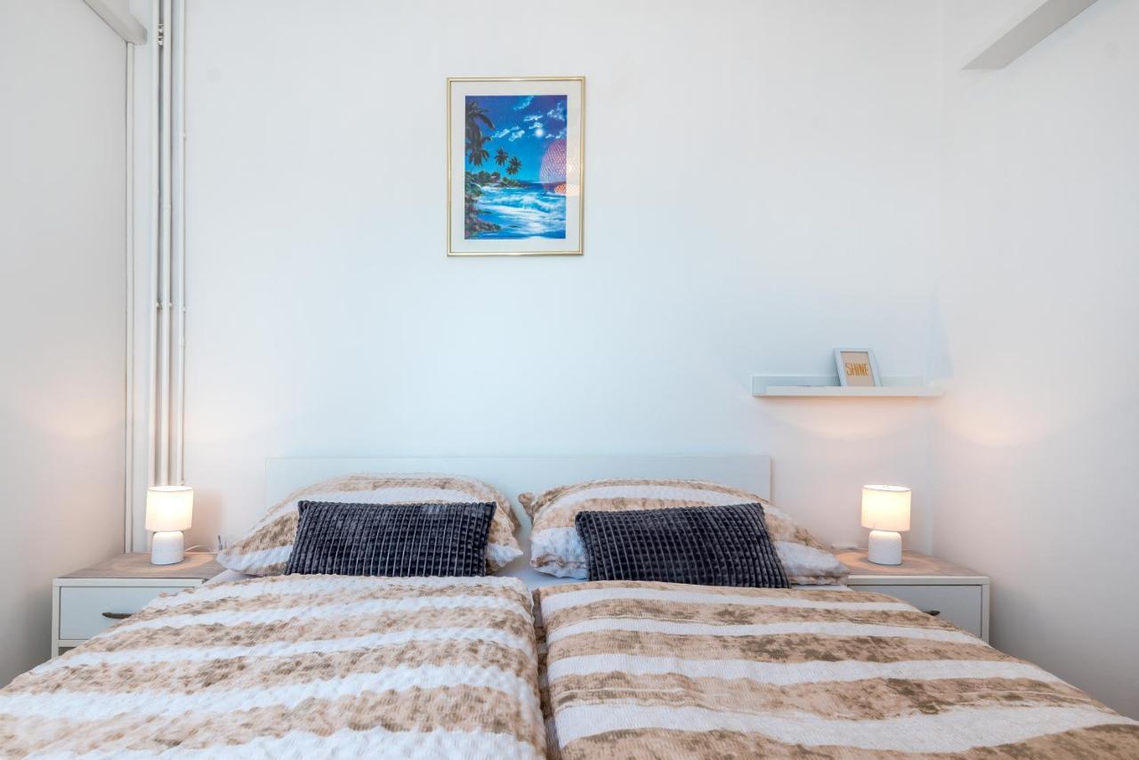 Apartment And Rooms Dalmatiko Vodice Exterior foto