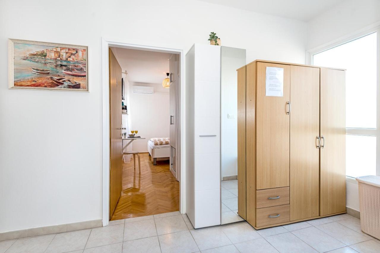 Apartment And Rooms Dalmatiko Vodice Exterior foto